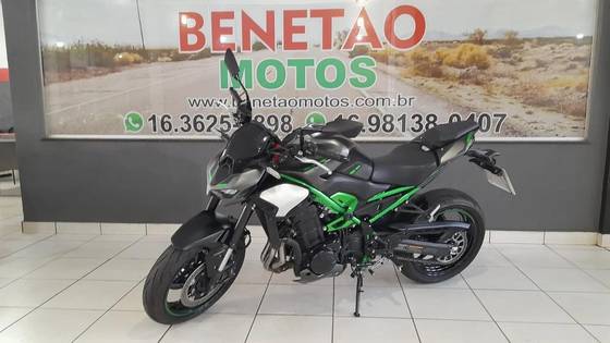 KAWASAKI Z900 KAWASAKI Z900